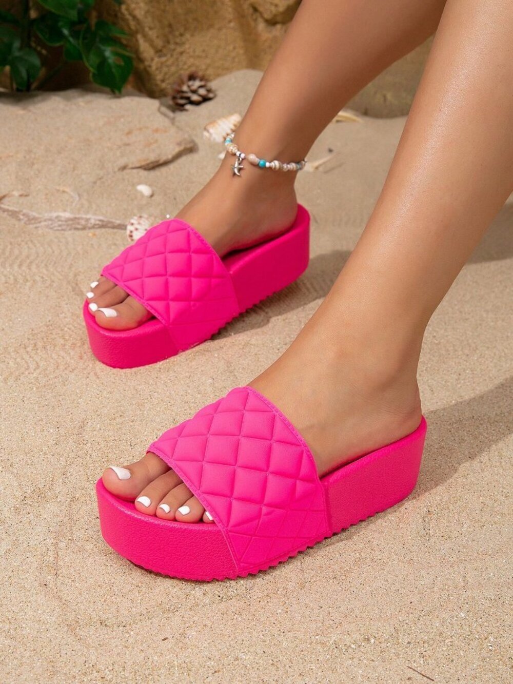 hot pink Fashionable Women's Diamond Pattern Thick sole Slippers sandals